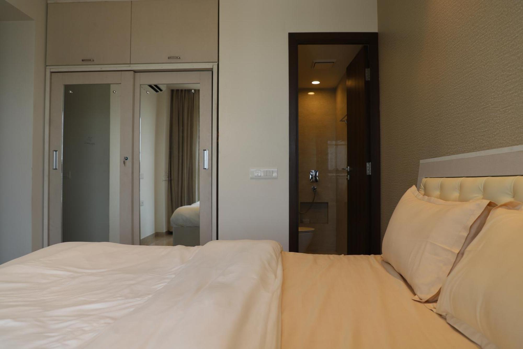Zenia Luxury Suites And Serviced Apartments Bombaj Exteriér fotografie